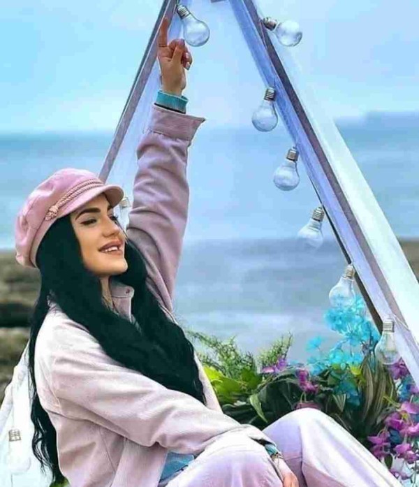 من هي ناز ديج السيرة الذاتية ويكيبيديا