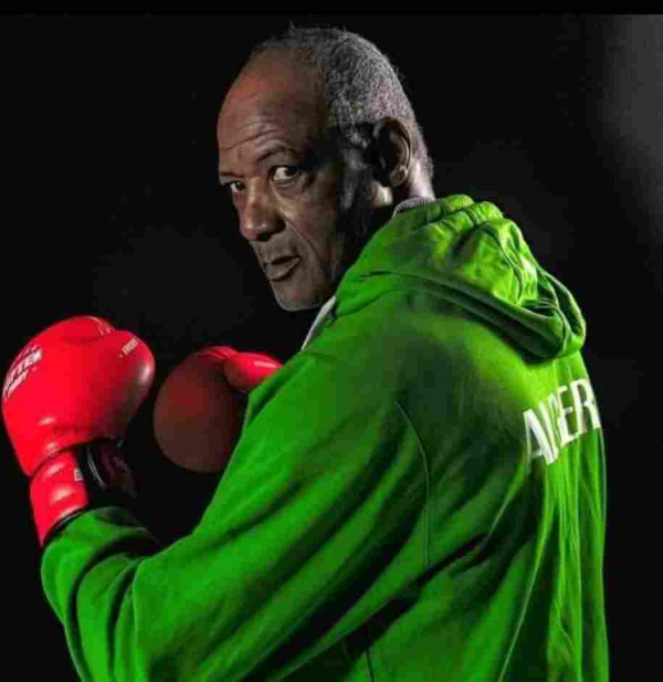 الملاكم مصطفى موسى وزوجته واولاده